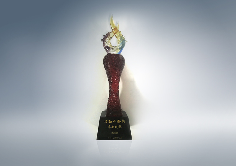 汤玉祥荣获中国客车行业“功勋人物奖”（奖杯）