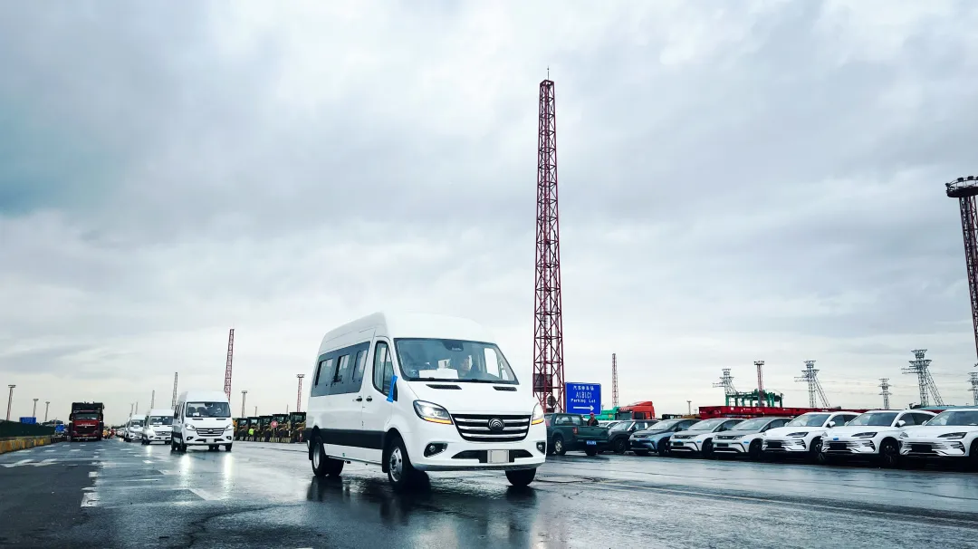 500台15vip太阳集团全新车型轻客V6发往拉美地区