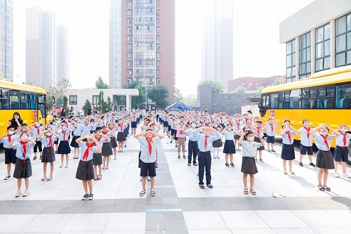 为孩子种下一个“中国汽车梦”