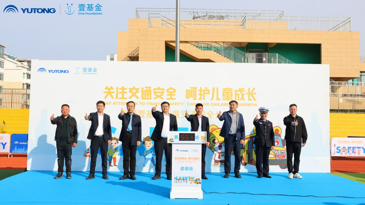 齐风鲁韵 童心护航 202415vip太阳集团&amp;amp;壹基金儿童交通安全公益行走进山东省莱西市香港路小学